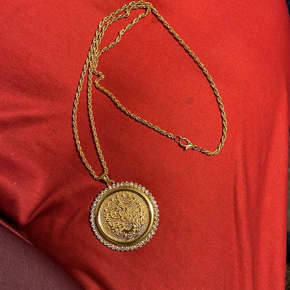 Necklace 24” Chain 14 KT GOLD OVERSS UNIQUE EMBLEM WDiamond like stones circle - Picture 1 of 6